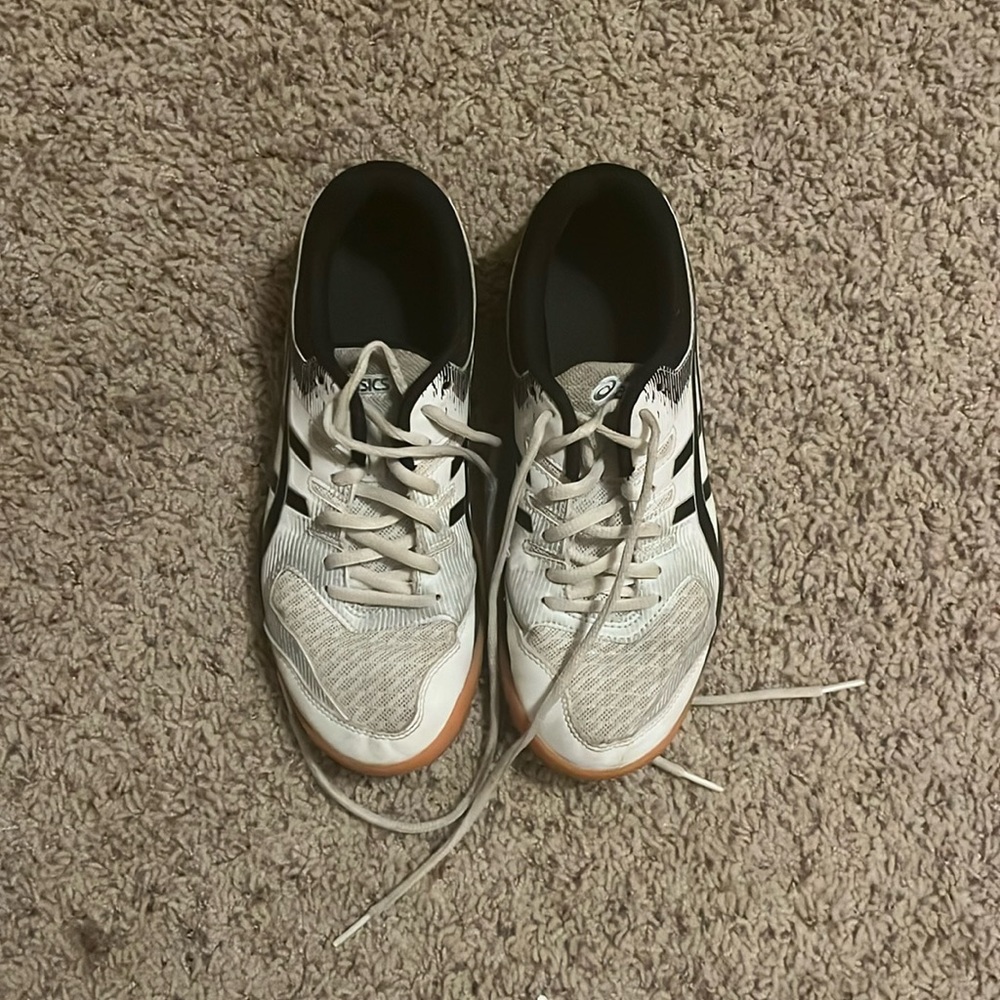 ASICS size 8 volleyball court shoes. Worn well but still work just grew out.